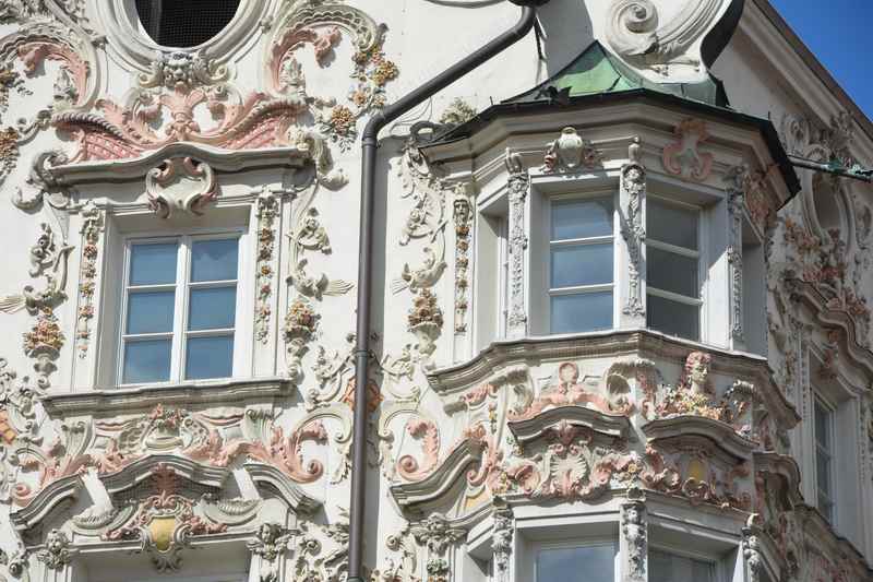 Die prachtvollen Fassaden in der Alttstadt Innsbruck - das Helblinghaus