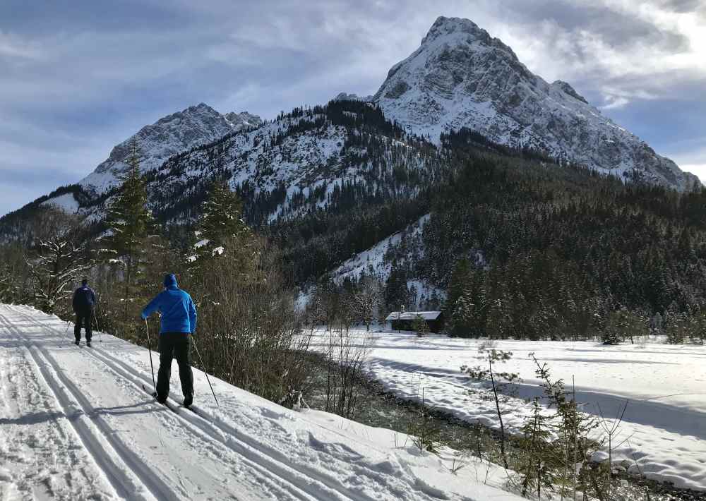 Skiurlaub im Karwendel mit Langlaufski - so schön ist der Skiurlaub auf der Karwendelloipe