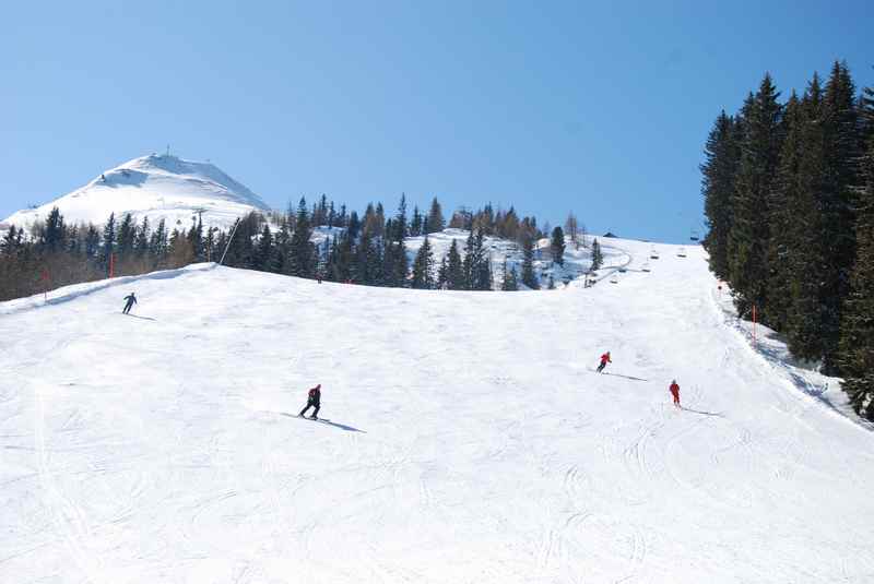 Breite Pisten im Skigebiet Fügen