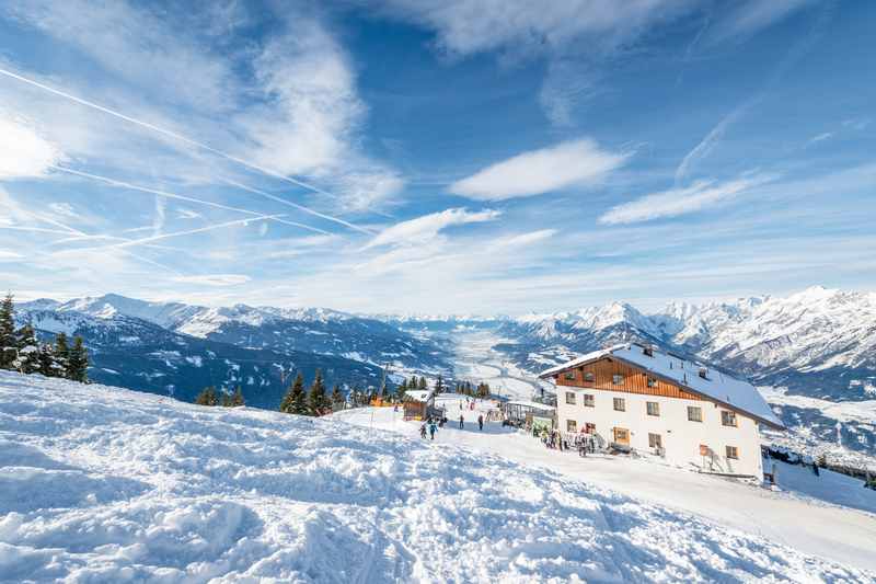 Das Skigebiet Kellerjoch - der Blick vom Hecherhaus auf das Karwendel in Richtung Innsbruck