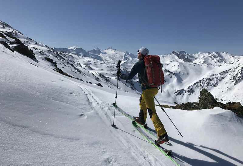 Auf dem Weg zur Halslspitze - hinten der Olperer mit dem Gletscher in den Zillertaler Alpen