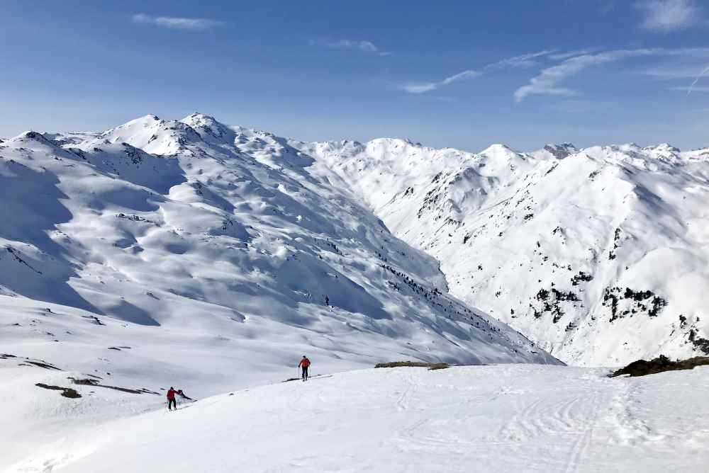 Die letzten Meter zum Gipfel - auf dem 2355 m hohen Metzen in Tirol. 