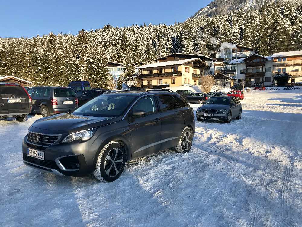 Kostenlos parken: Der Skitour Parkplatz in Seefeld bei der Talstation Skigebiet Rosshütte