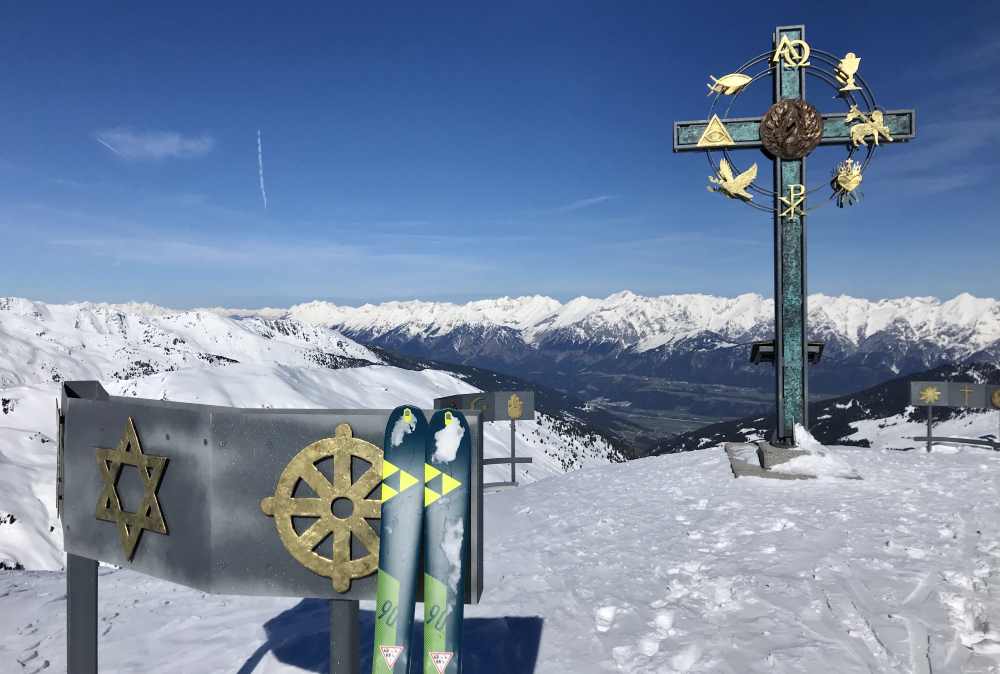 Skitour Kleiner Gilfert: Das beeindruckende Gipfelkreuz sollte man mal sehen