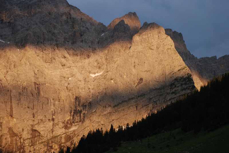 Das solltest du einmal auf der Karwendeltour machen: In der Früh aufstehen und den Sonnenaufgang verfolgen. Eine ganz besondere Stimmung. 