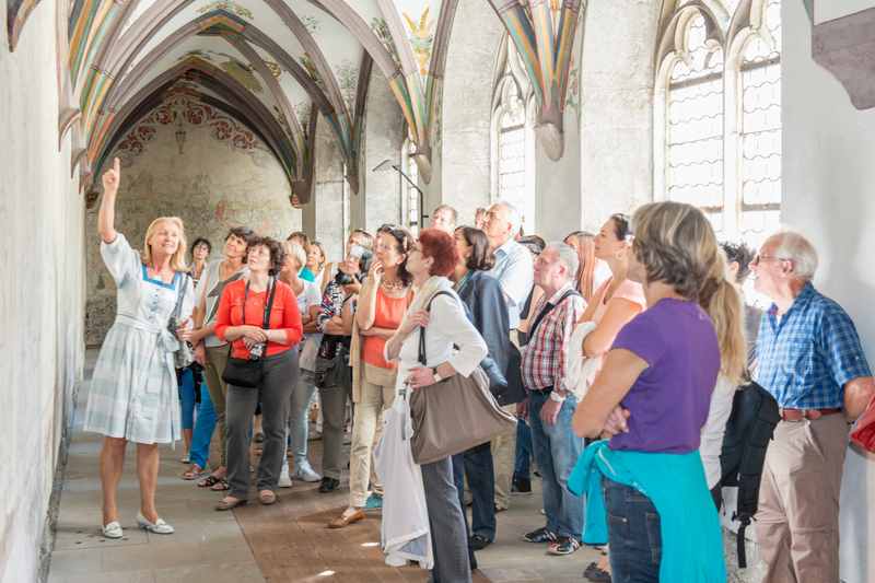 Mit der Stadtführung durch Schwaz in Tirol: Im Franziskanerkloster mit dem Kreuzgang