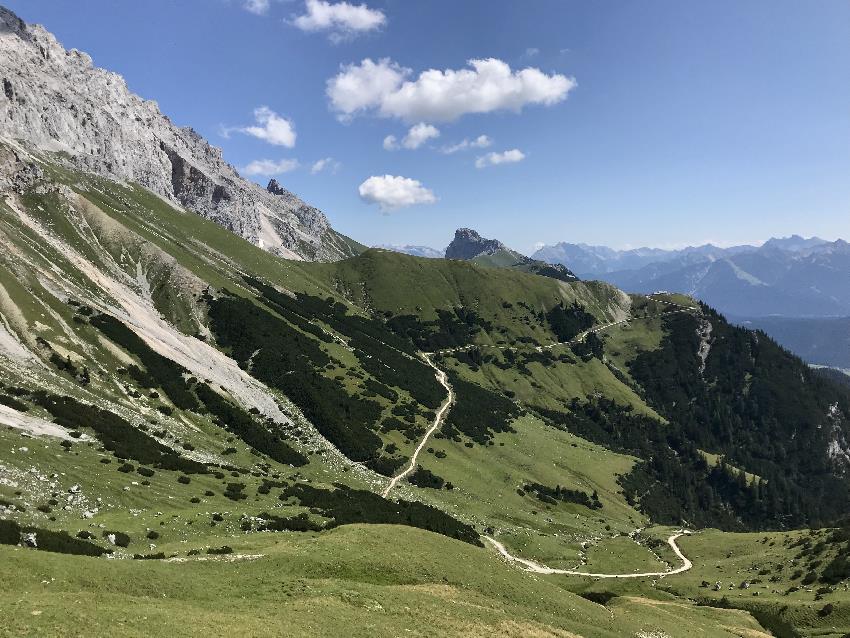 Steinernes Hüttl Idealeals Bike and Hike Tour - auf der Forstraße mountainbiken, auf dem Steig wandern