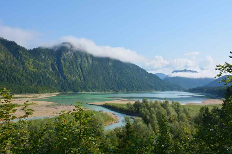 Das wilde Isartal - hier fließt die Isar in den Sylvensteinsee, Karwendel 