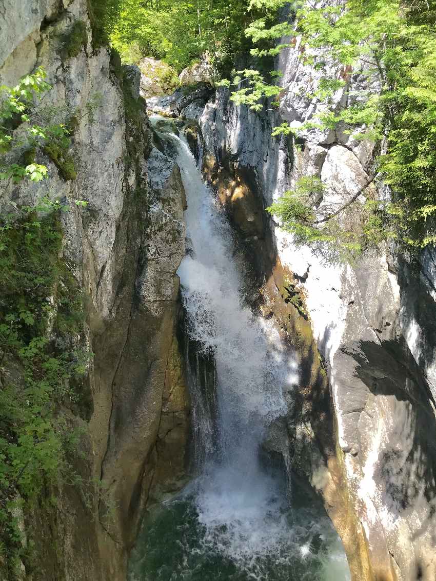 Tatzelwurm Wasserfälle - das ist der Obere, mit rund 10 Metern Fallhöhe