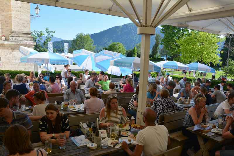 Im Sommer ist der Biergarten des Bräustüberls am Kloster ein guter Ort, um das Tegernseer Bier zu probieren