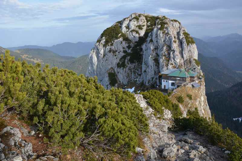 Am Tegernsee wandern - die bekannteste Bergwanderung führt auf die Tegernseer Hütte am Buchstein und Roßstein