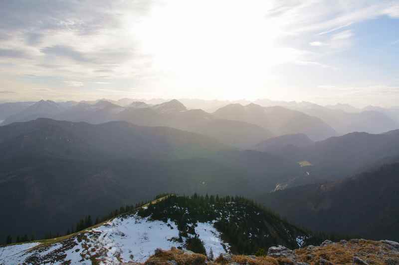 Das ist der Ausblick bei der Tegernseer Hütte in Richtung Karwendel