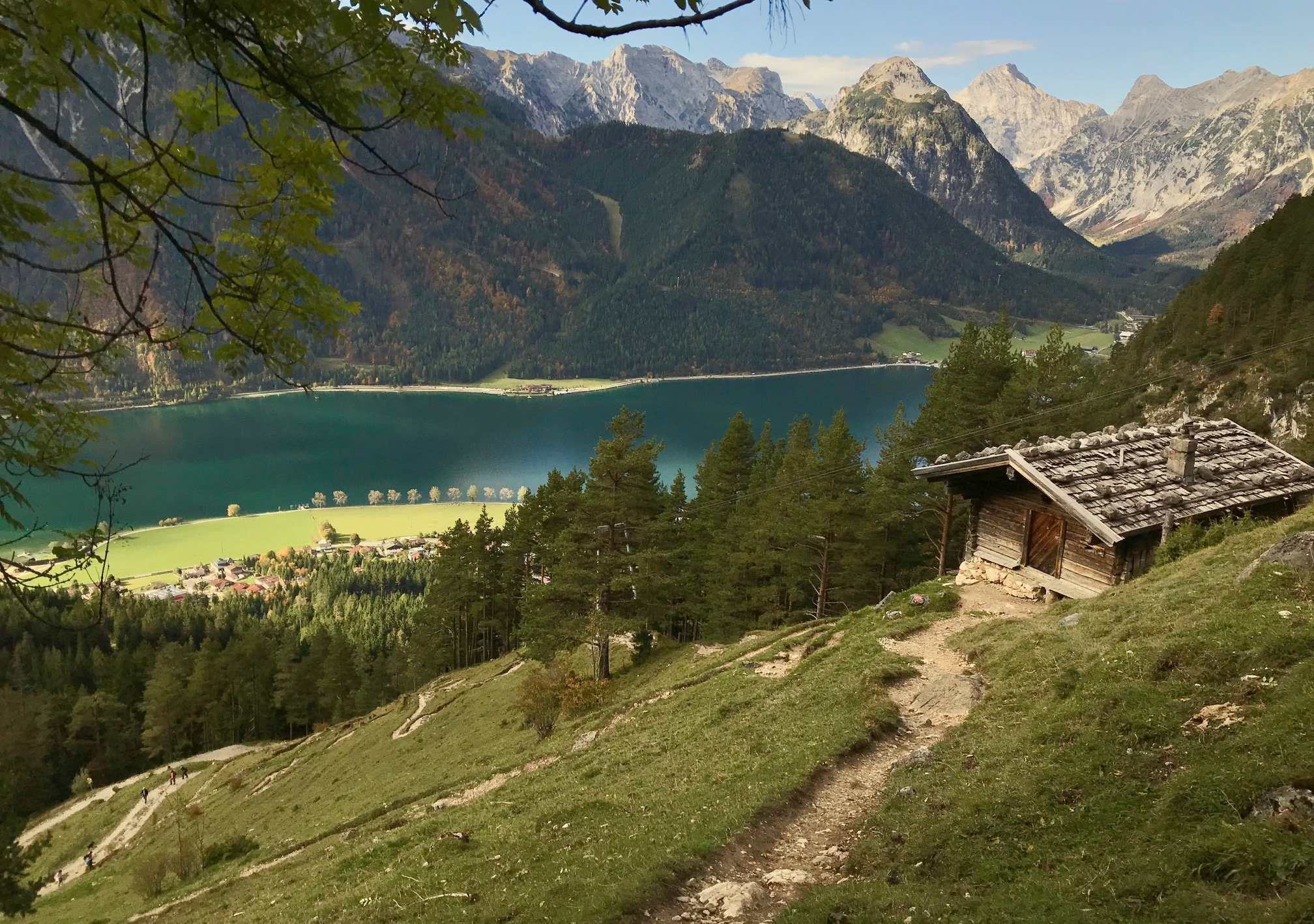 Almwanderung zur urigen Dalfazalm - mit Blick auf See und Karwendel