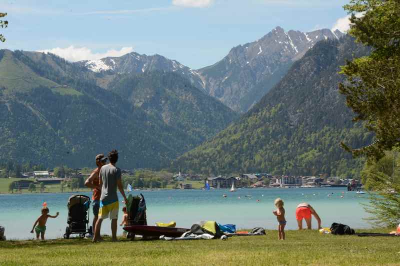 Abkühlen mit der Achensee Wassertemperatur - das sind die schönsten Badestellen