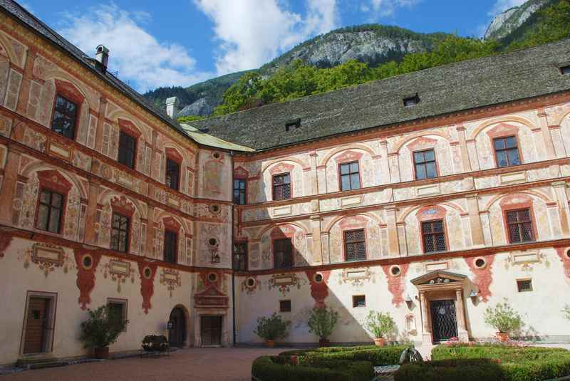 Bekanntes Schloss in Tirol - das Schloss Tratzberg in Stans, Karwendel