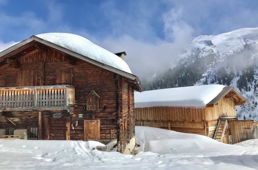 So schauen die Holzhütten bei der Nurpensalm aus - seit Jahrhunderten trotzt das Holz dem Wetter am Berg.