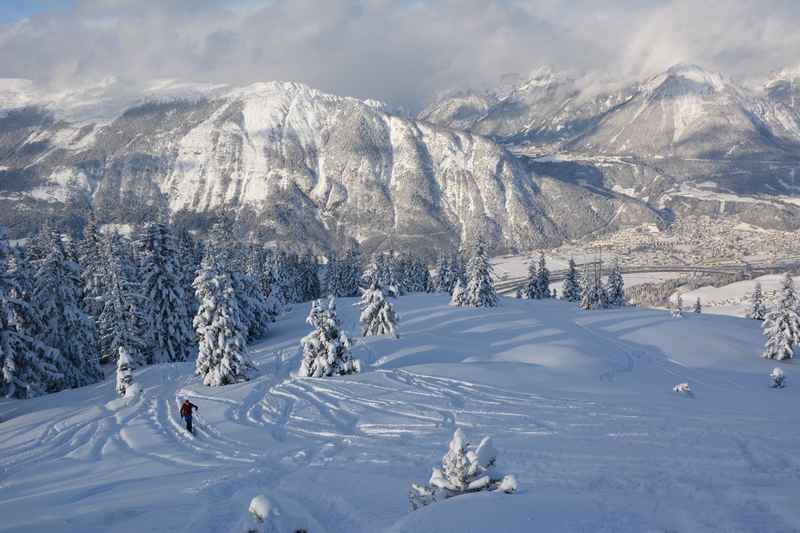 Schöne Skitour über dem Inntal mit Blick auf das Karwendel und Rofan 