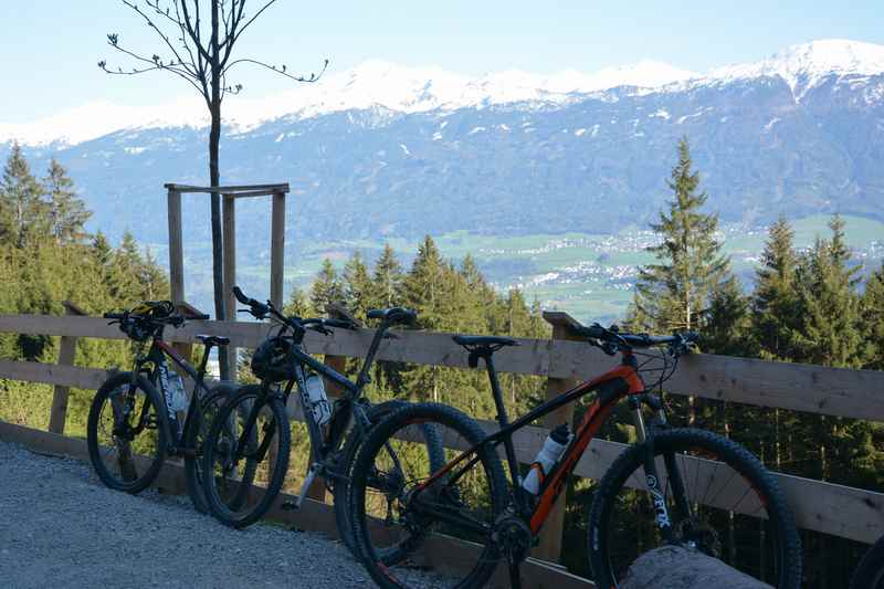 Oder auf die Umbrüggler Alm mountainbiken im Karwendel