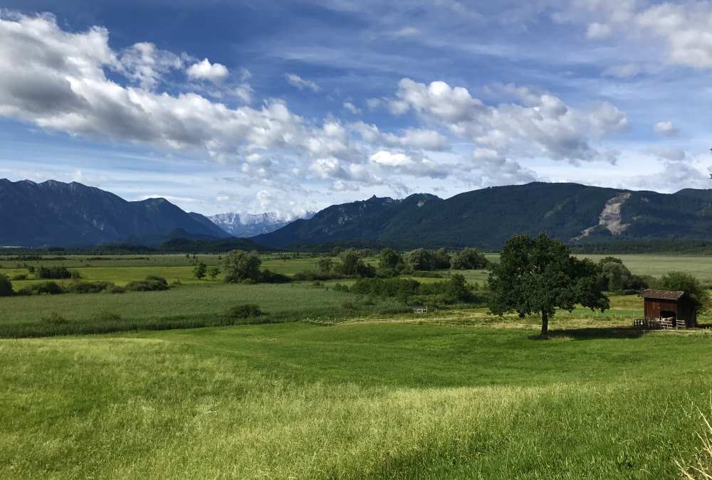 Murnau am Staffelsee: Das ist der Blick über das Murnauer Moos, hinten das Wettersteingebirge und Vorkarwendel