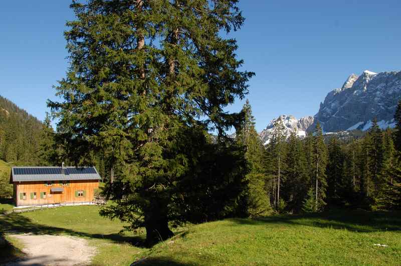 Die Krinner Kofler Hütte bei der Fereinalm im Karwendel