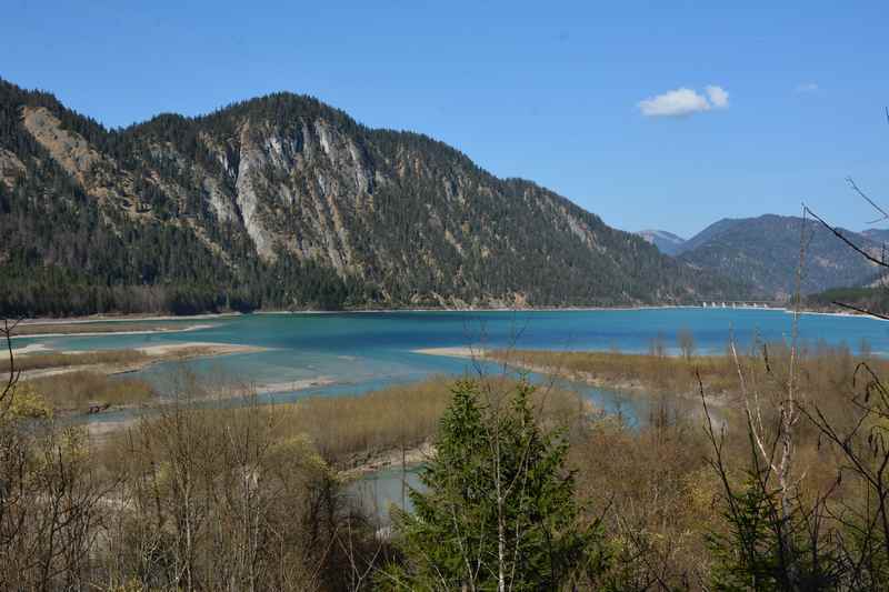 Von Vorderiß bis zur Mündung der Isar wandern: Der Sylvensteinsee ist ein tolles Wanderziel