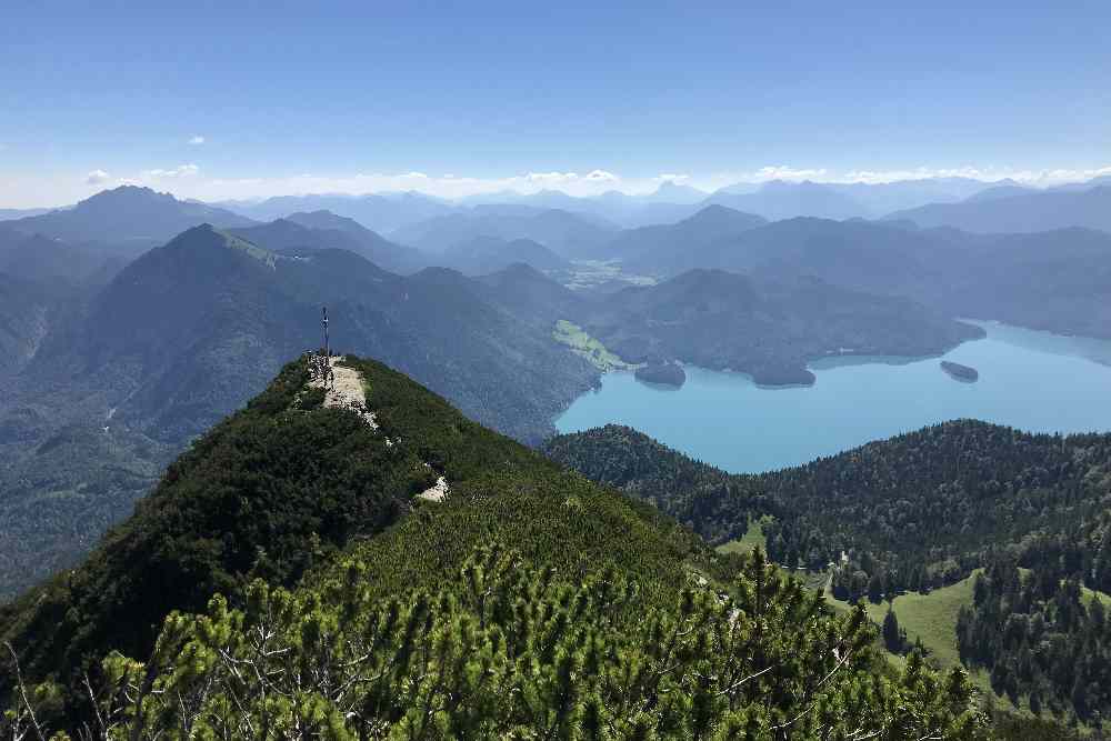 Der Blick vom Herzogstand auf den Walchensee - eine aussichtsreiche Wanderung!