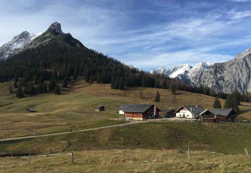 Die Walderalm oberhalb von Gnadenwald im Karwendel