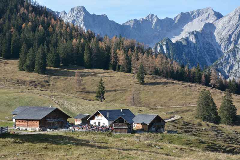 Eine wunderschöne Almwanderung zur Walderalm bei Hall in Tirol, Karwendel