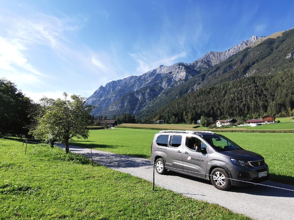 Mit dem Auto am Vomperberg