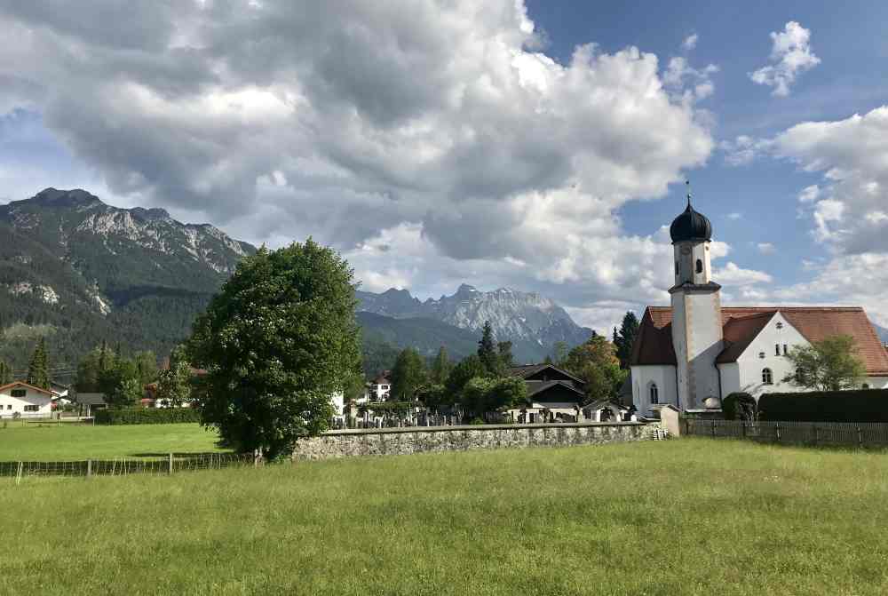 So idyllisch liegt Wallgau im Isartal