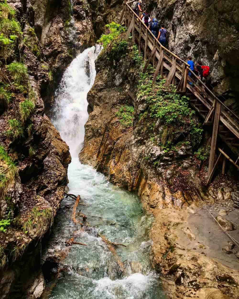 Sehr beeindruckend zum Wandern: Wasserfälle Tirol in den Klammen und Schluchten