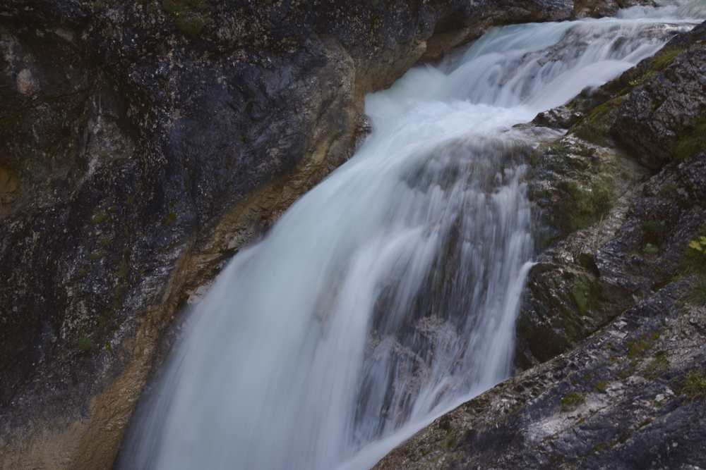 Richtig laut wird es beim großen Wasserfall in der Gleirschklamm, eingehüllt vom Wassernebel