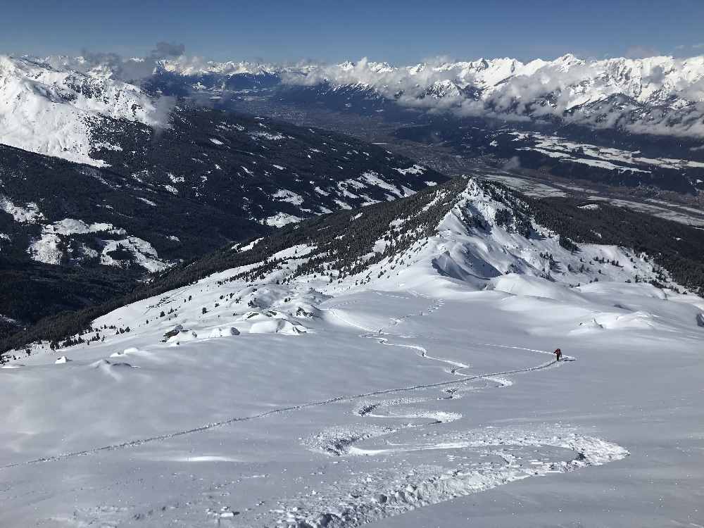 Der Ausblick am Gilfert in Weerberg über das Inntal auf das Karwendelgebirge