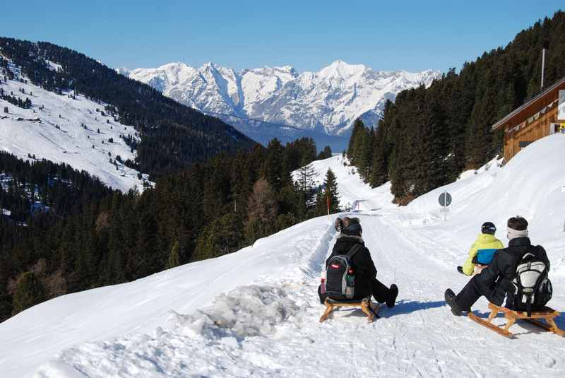 Bis zu 7 Kilometer hinunter auf der Weidener Hütte Rodelbahn, mit dem Karwendel vor der Nase