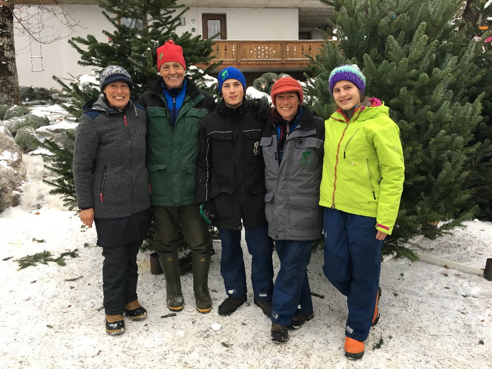 Weihnachtsbaum Tirol: Die Tunelhof Familie Sponring - das ganze Jahr arbeiten sie zusammen am Weihnachtsbaum - Bauernhof, Foto: Elisabeth S.