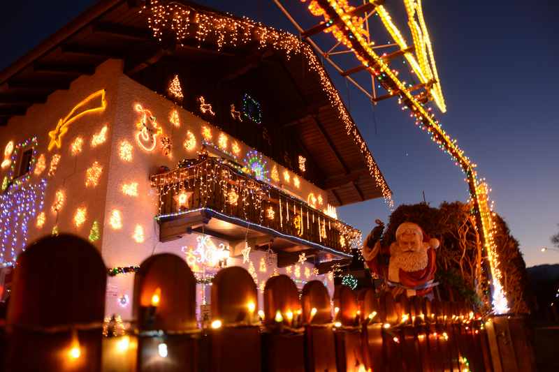Das Weihnachtshaus Vomp - über 90.000 Lichter brennen unter dem Karwendel
