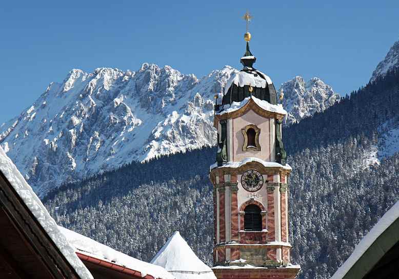 Besonders schön ist der Besuch des Weihnachtsmarkt Mittenwald in Bayern, wenn es im Karwendel frisch geschneit hat, Bild: Alpenwelt Karwendel