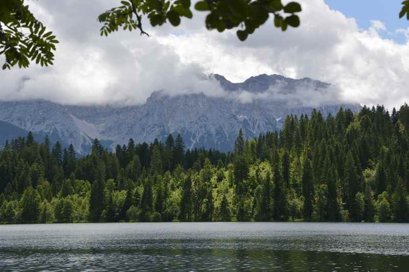 Barmsee Wanderung - mit Blick auf das Wettersteingebirge