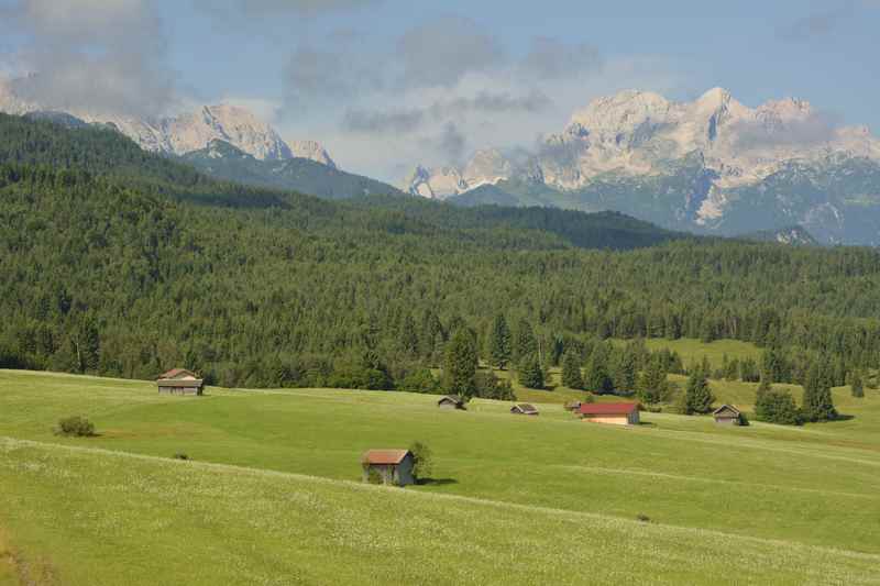 Auf der anderen Seite ist das einladende Wettersteingebirge