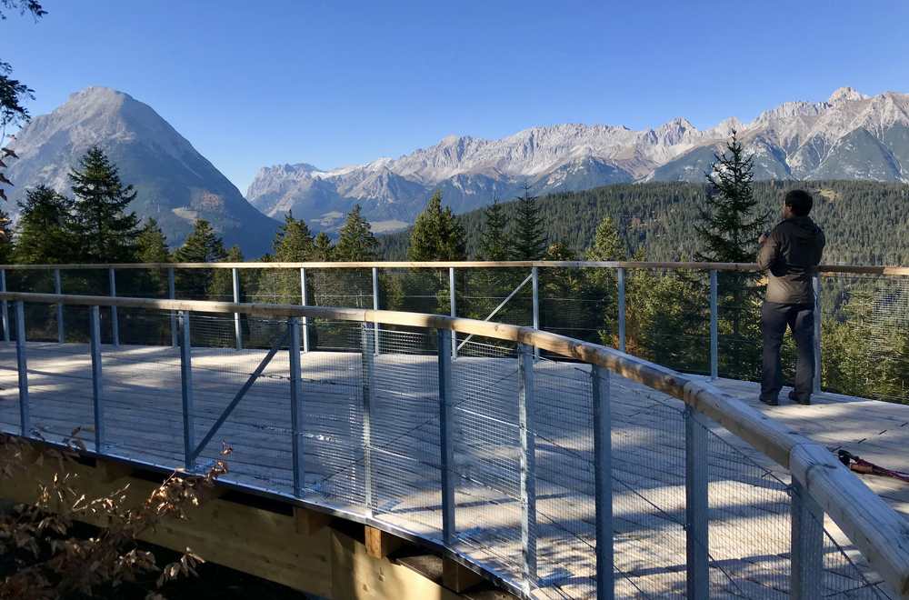 Wir schauen hinüber ins Wettersteingebirge, die Gipfel bilden die Grenze zwischen Bayern und Tirol 