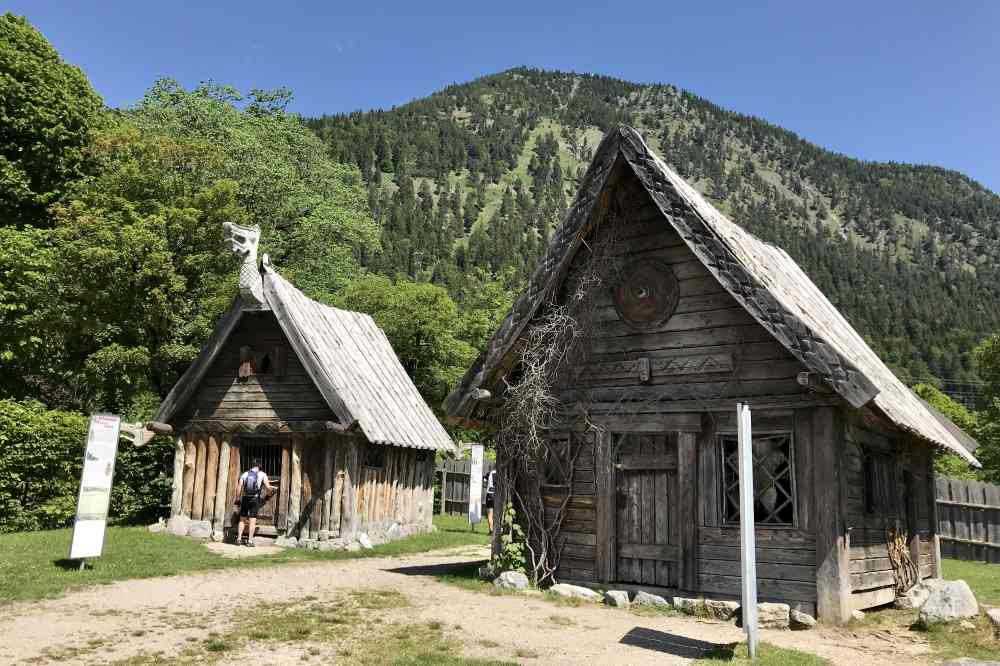 Hier kannst du dir auch das Wikingerdorf Flake anschauen 