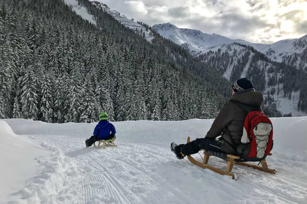 Rodeln mit Kindern im Karwendel - ein Wintervergnügen für die ganze Familie