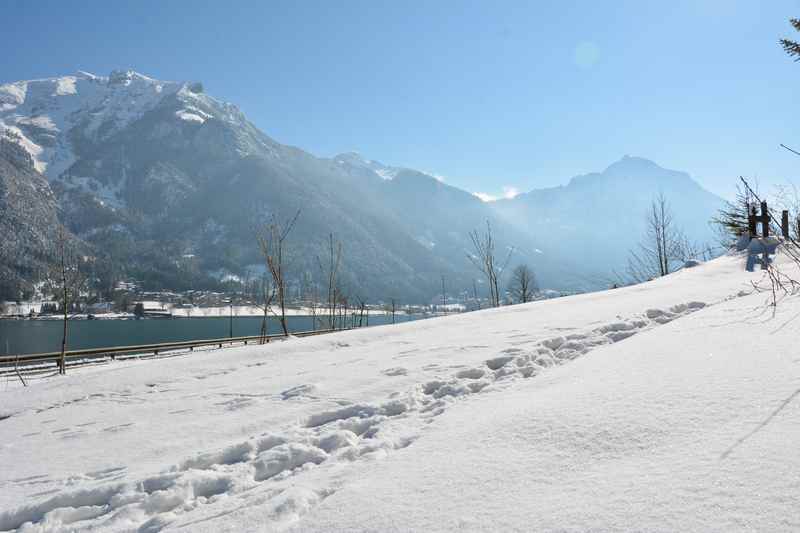 Achensee Winter: Winterwandern in Tirol? Direkt am Ufer des Achensee