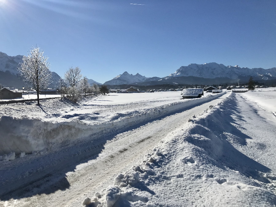 Schneeschuhwandern und Winterwandern Mittenwald - am besten bei Neuschnee und Sonne