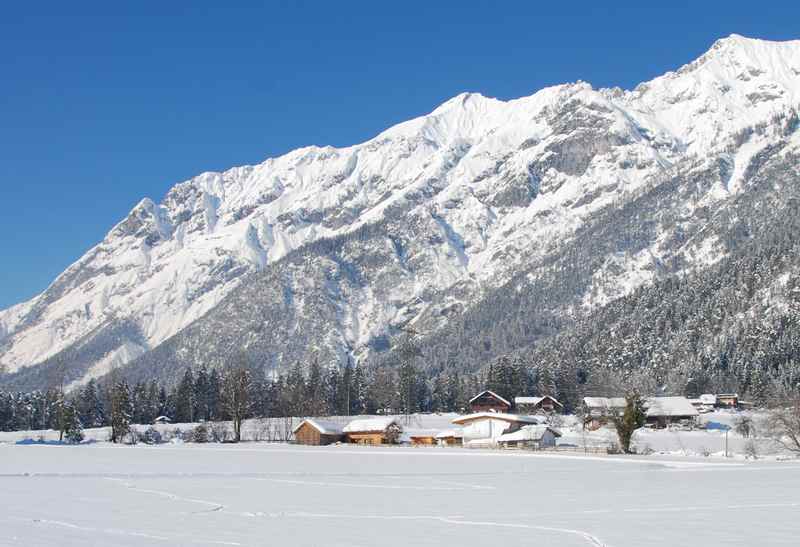 Winterwandern Vomperberg - wunderschön sonnig im Karwendel in Tirol