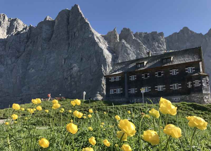 Die schönsten Karwendel Hütten - diese Hütte vor der Herzogkante der Lalidererwände gehört dazu 