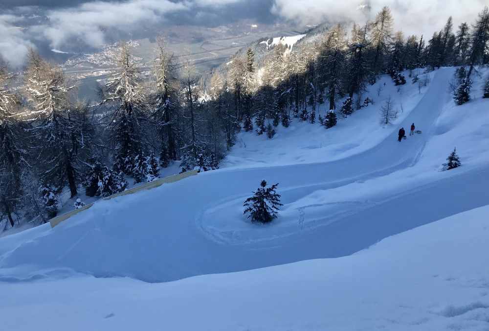 Eine der letzten Kurven auf der längsten Rodelbahn in Tirol 