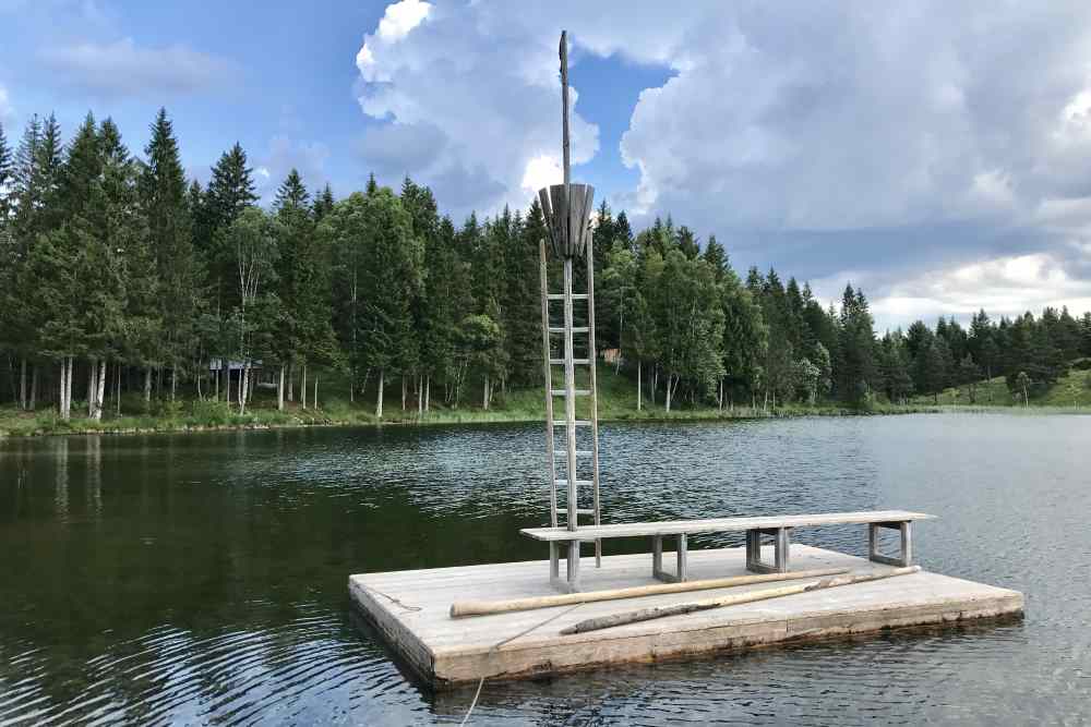 Am Badeplatz gibt es das Floss - ein Abenteuer für Kinder im Familienurlaub am Wildensee