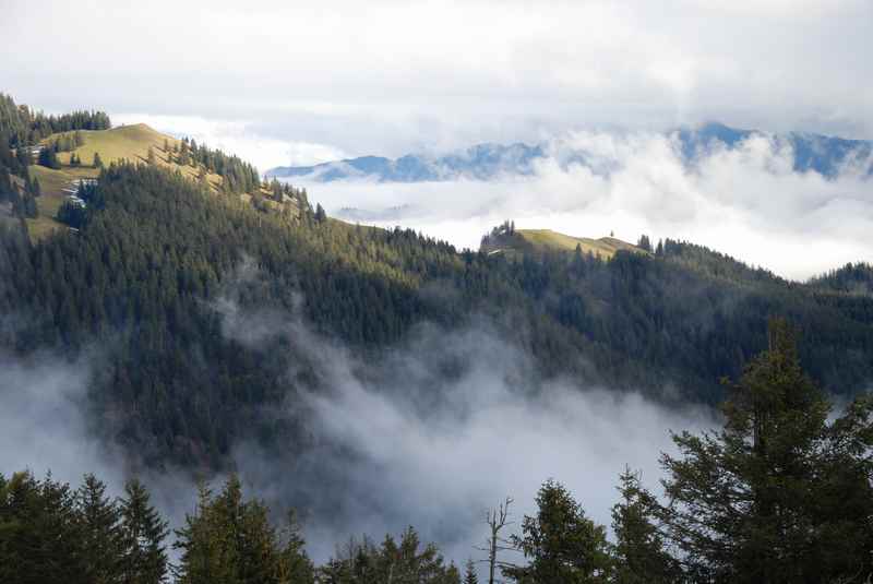 Beim wandern in Lenggries Aussicht auf die Berge geniessen