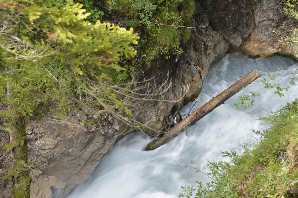 40 Meter tiefer rauscht das Wasser in Richtung Isar durch die Schlucht